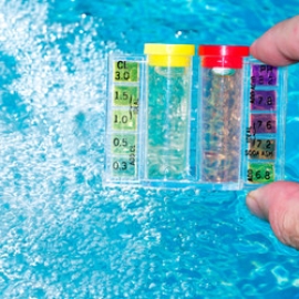 HỘP TEST PH - EMAU-HONG KONG